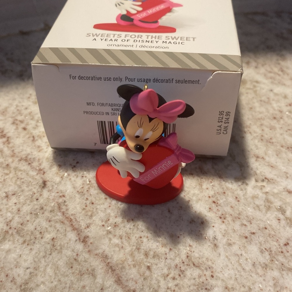 Hallmark Valentine’s Day Disney Minnie ornament. Sweets for the sweet. With box. - Picture 4 of 4